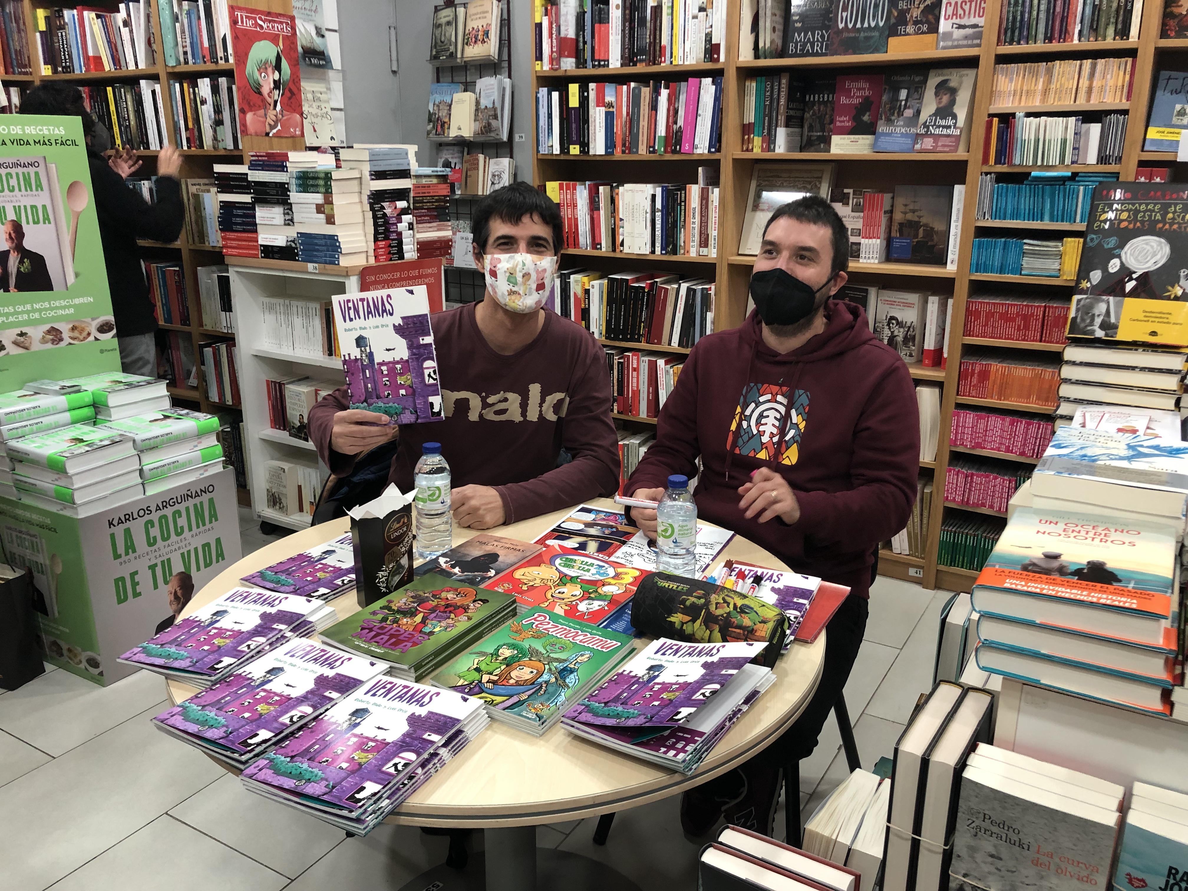 Malo y Orús en la Central de Zaragoza el Día de las Librerías
