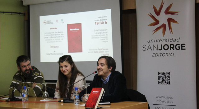 Celia Morcillo llena la Librería Central de Zaragoza con Petraluna